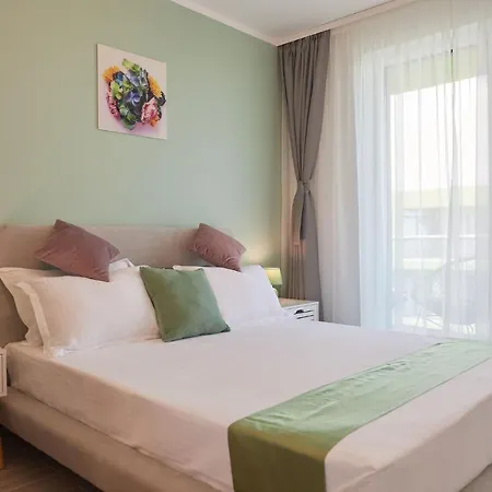 Apartment Calypso N Pool Alezzi Beach